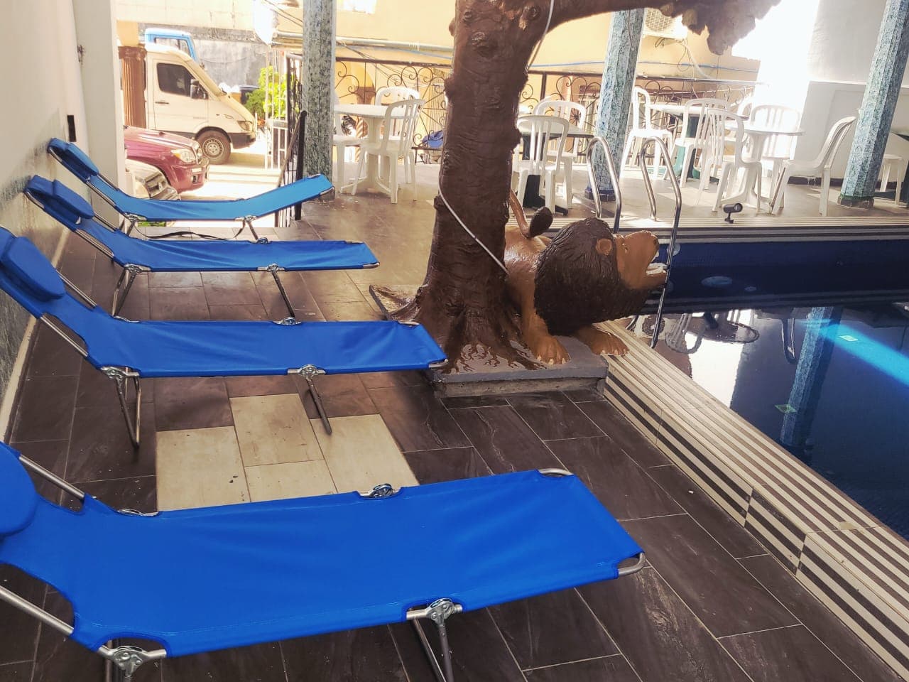 Pool relaxation area